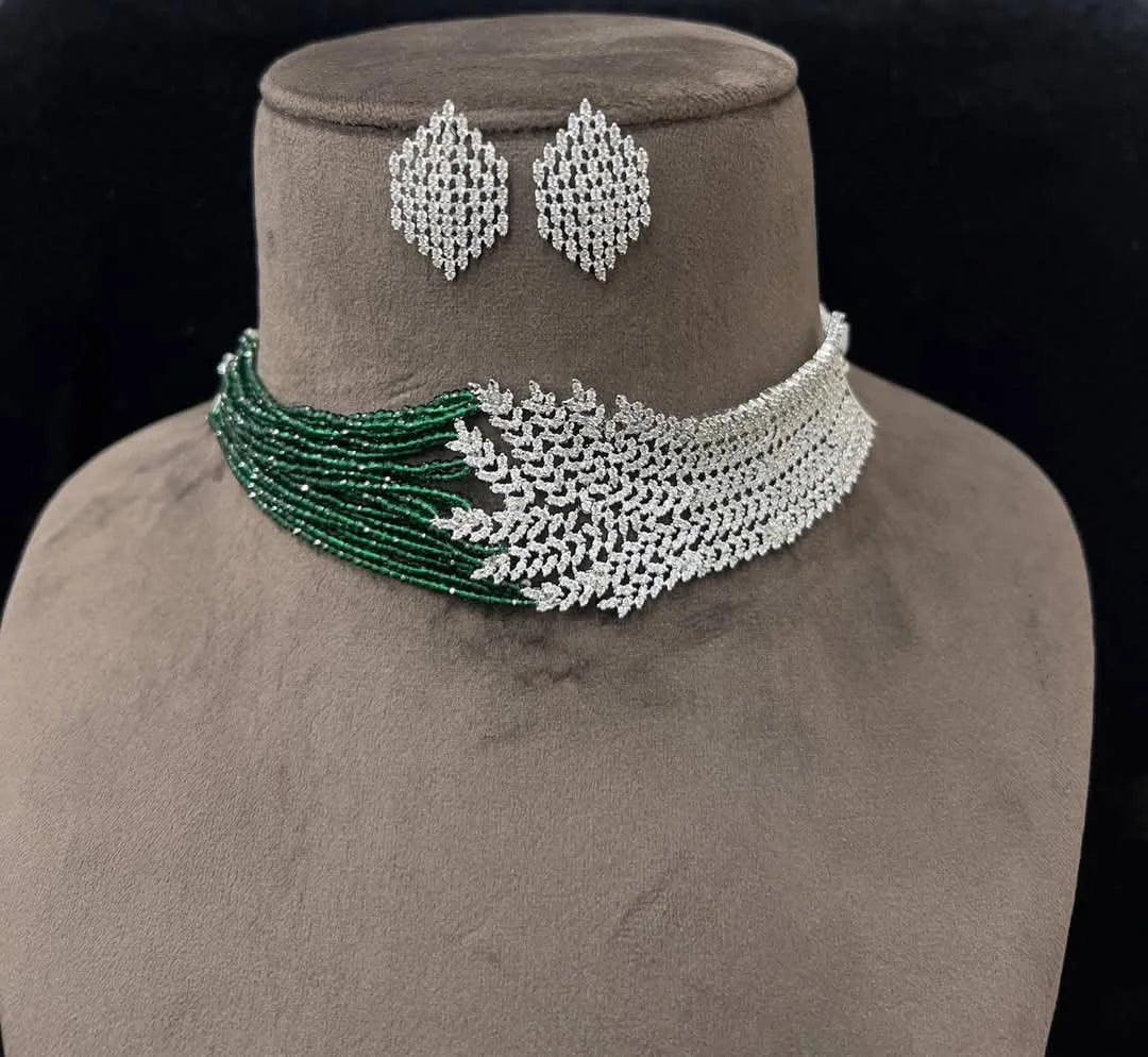 Cocktail swarswoki Style Choker Set