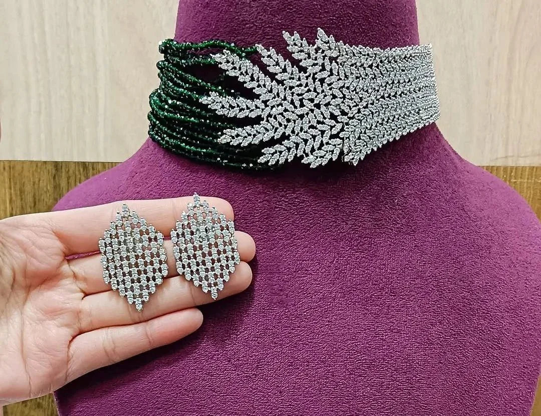 Cocktail swarswoki Style Choker Set