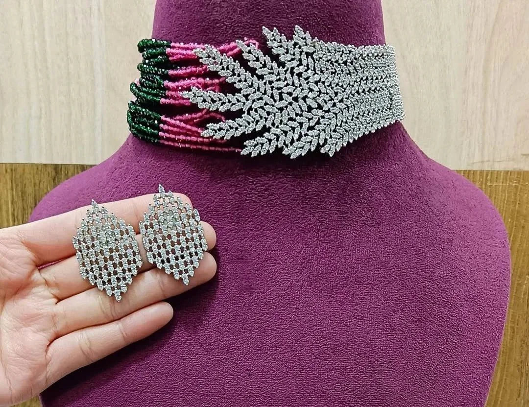 Cocktail swarswoki Style Choker Set