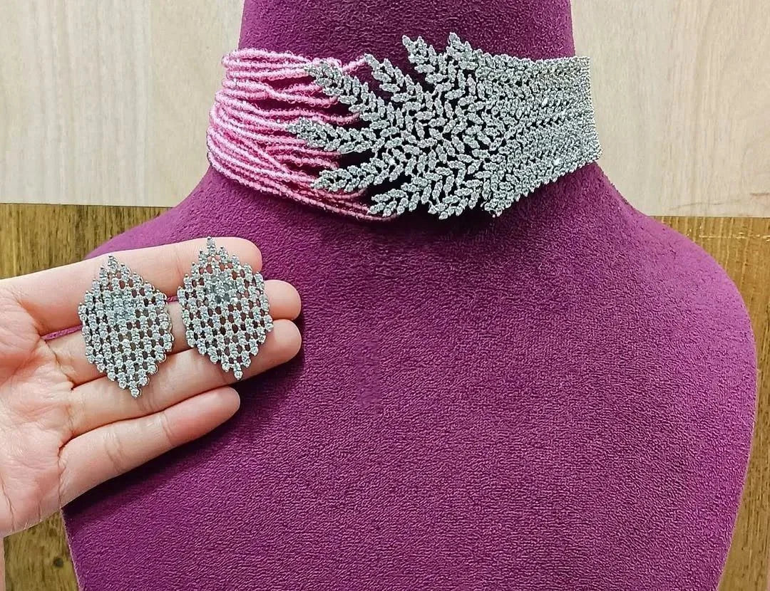 Cocktail swarswoki Style Choker Set