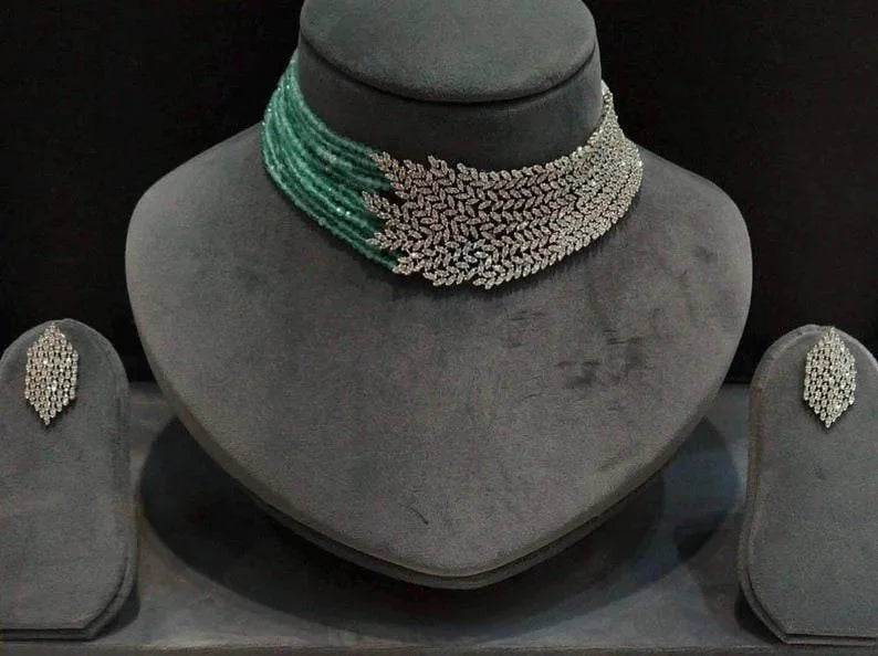 Cocktail swarswoki Style Choker Set