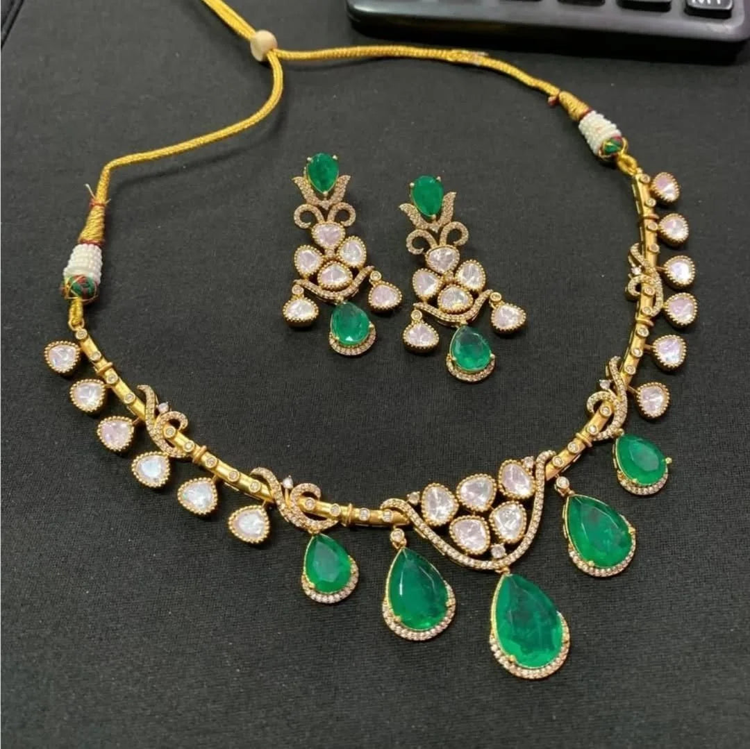 Aarohi Sabyasachi Polki Set – Luxury Moissanite Polki Necklace with Pearls