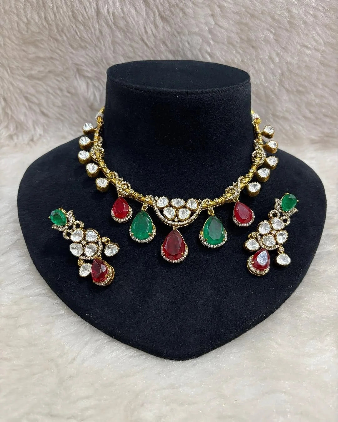 Aarohi Sabyasachi Polki Set – Luxury Moissanite Polki Necklace with Pearls