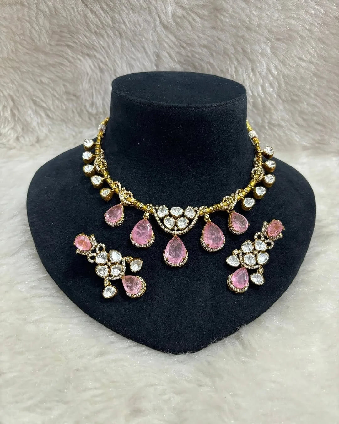 Aarohi Sabyasachi Polki Set – Luxury Moissanite Polki Necklace with Pearls