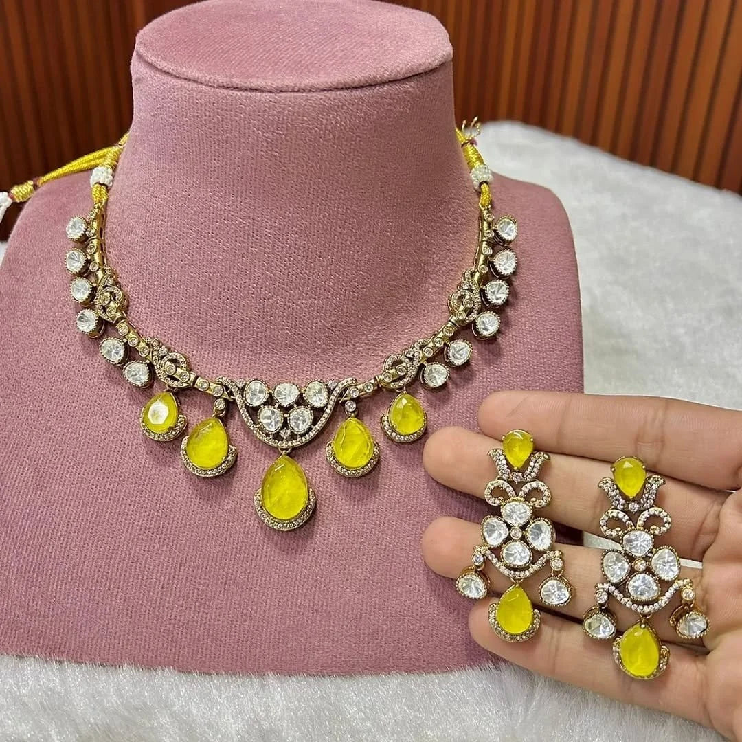 Aarohi Sabyasachi Polki Set – Luxury Moissanite Polki Necklace with Pearls
